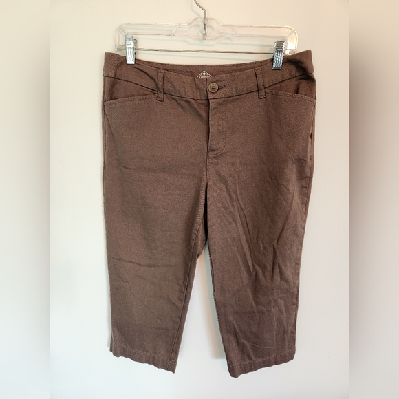 St. John's Bay Pants - St John's Bay Cropped pants/Bermuda shorts, Size 10